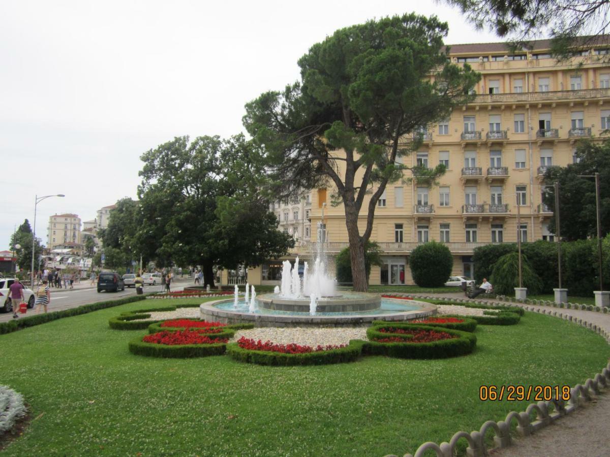 Apartamento Apartman Paun Opatija Exterior foto